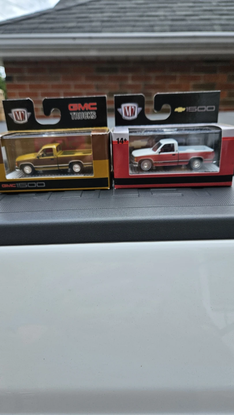 M2 Machines 1988 Chevrolet  Silverado & 1997 GMC Sierra