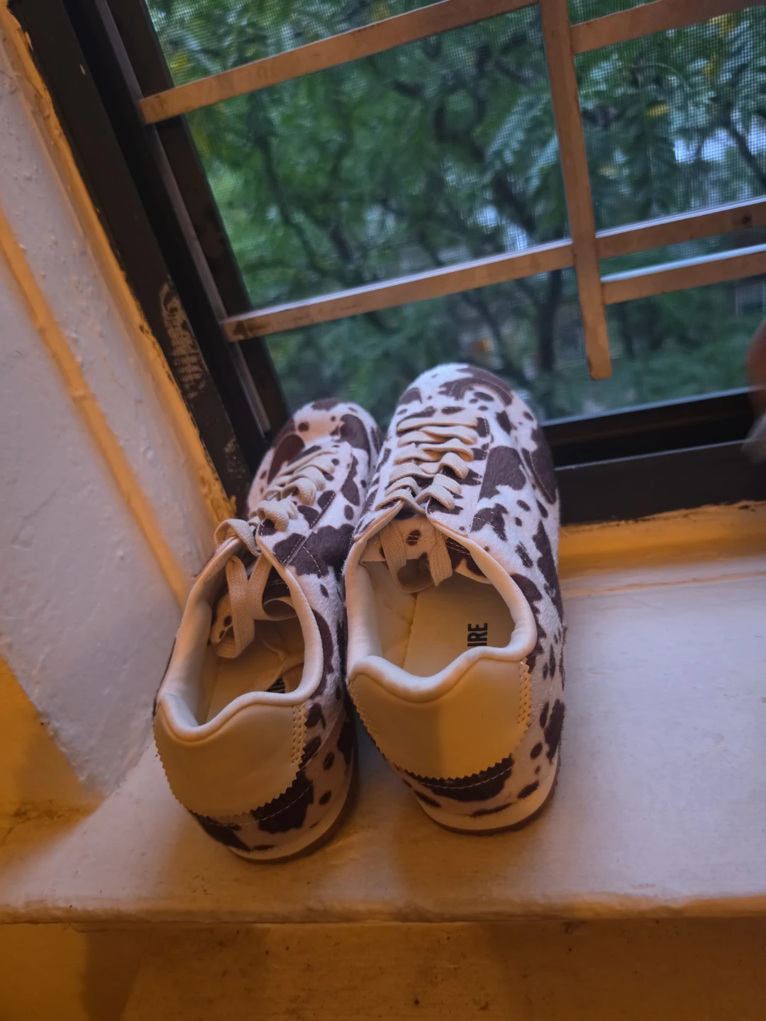 Cushionaire Techno Cow Print Sneakers Size 9M