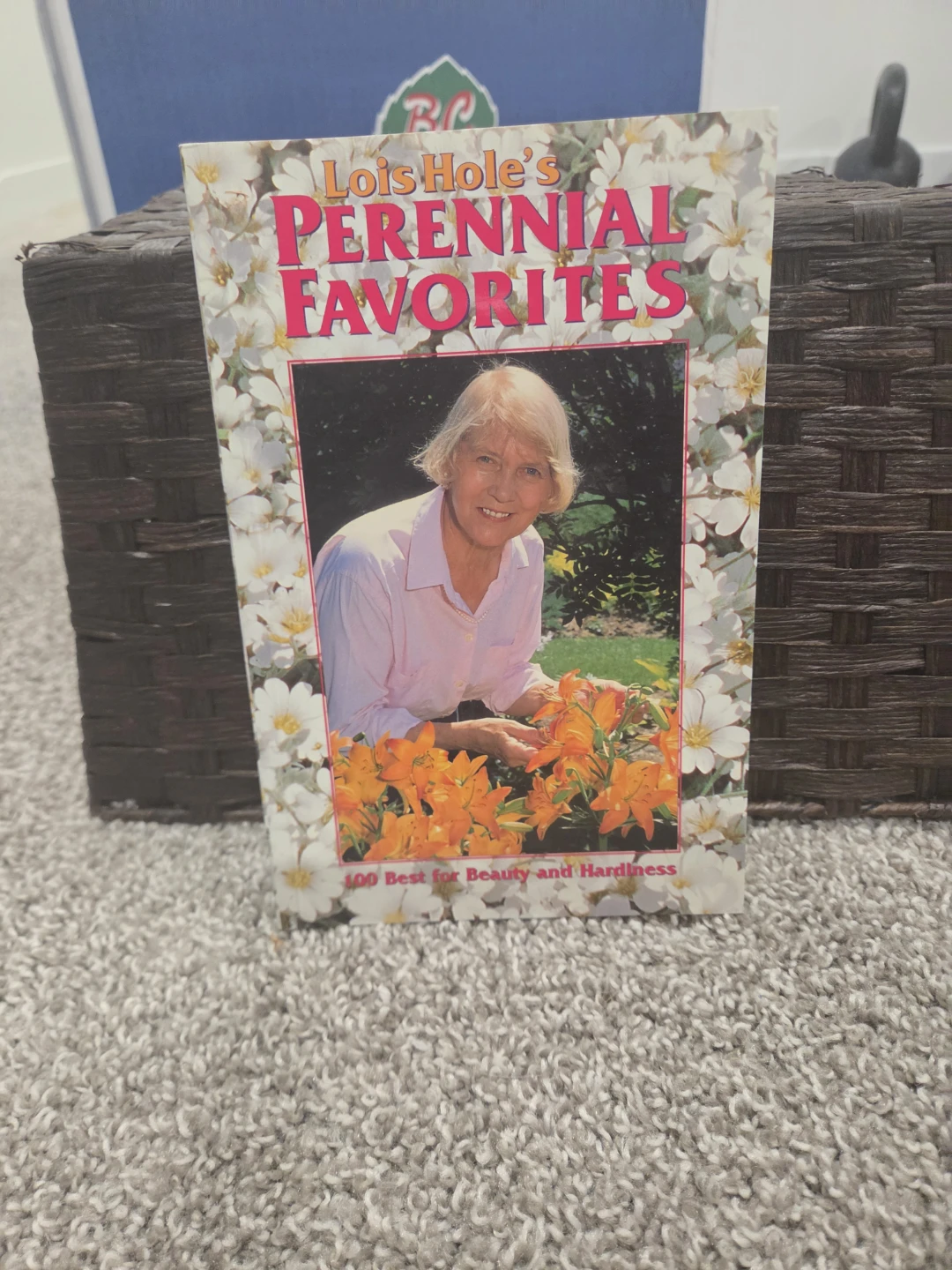 Lois Hole's Perennial Favorites Book