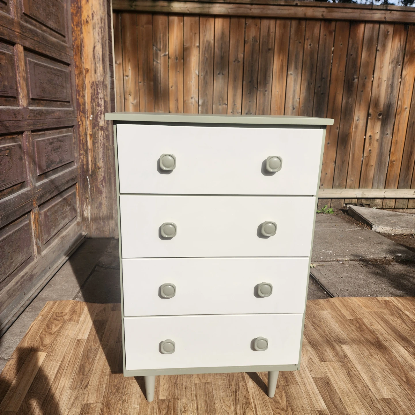 Four-drawer dresser with green and white finish - photo 4