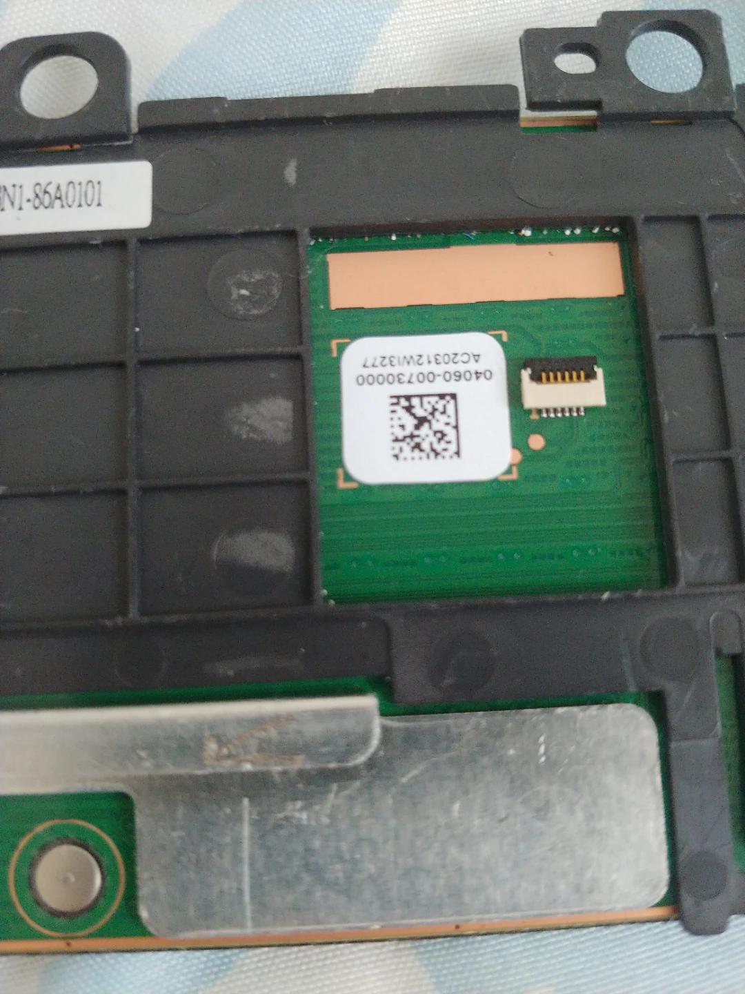 ASUS C403NA trackpad - photo 4