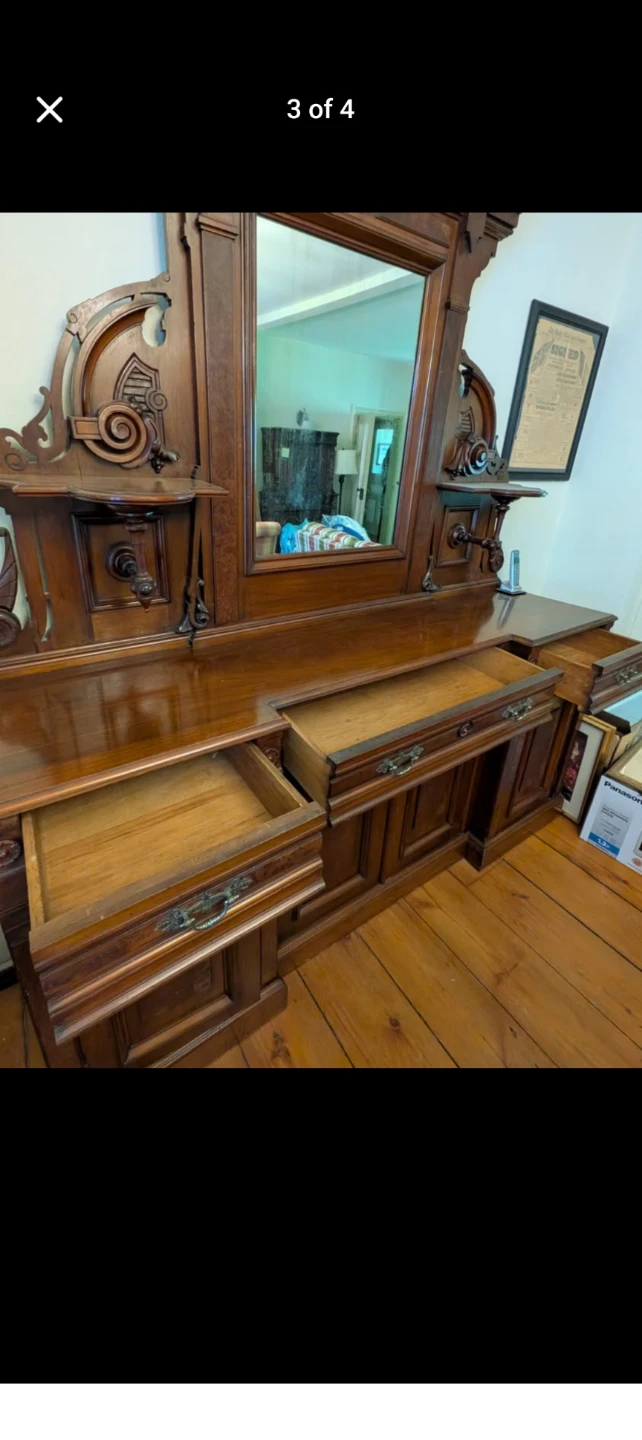 Victorian-Style Solid Wood Hutch & Sideboard - photo 3