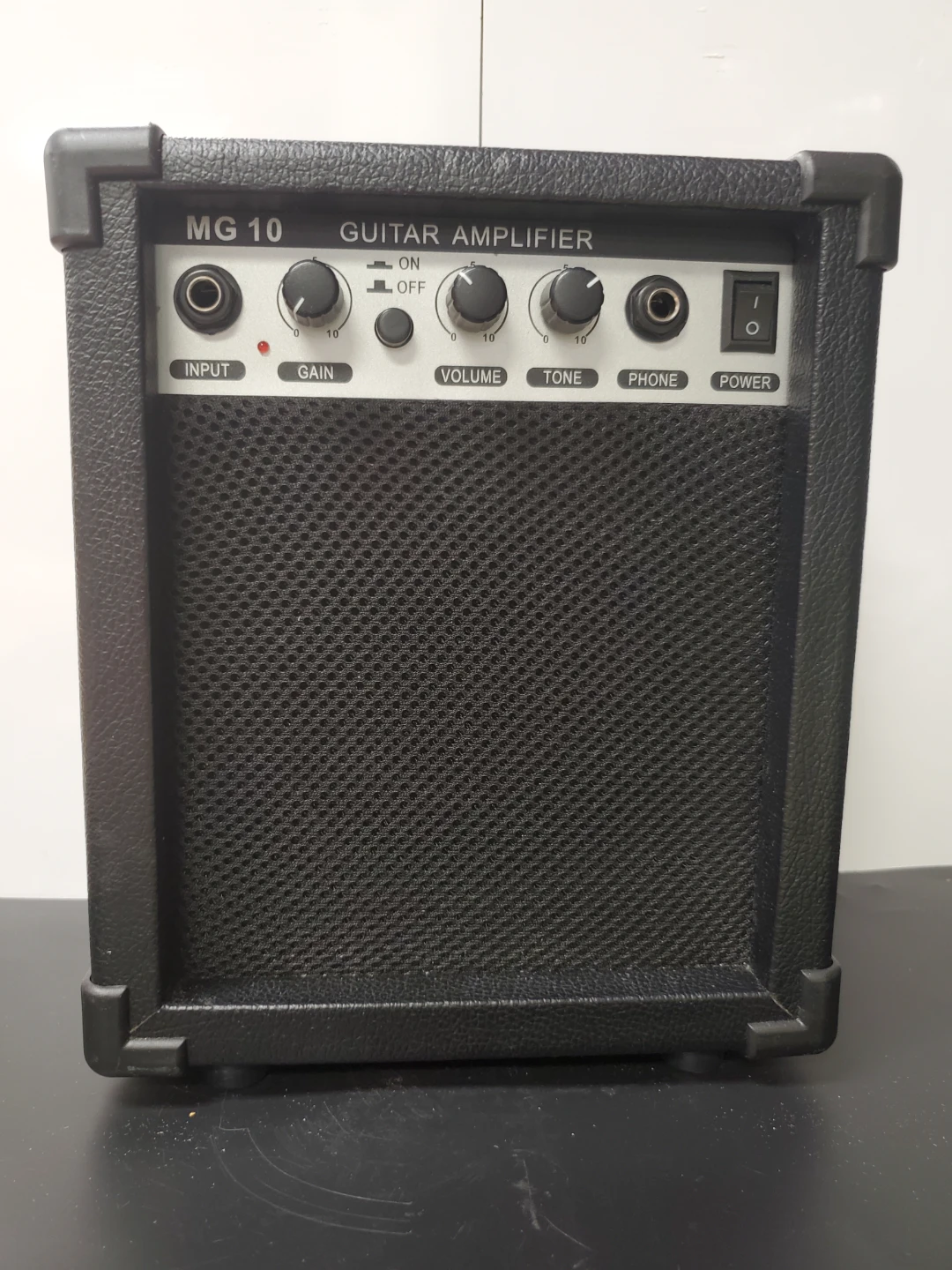 MG 10 Guitar Amplifier