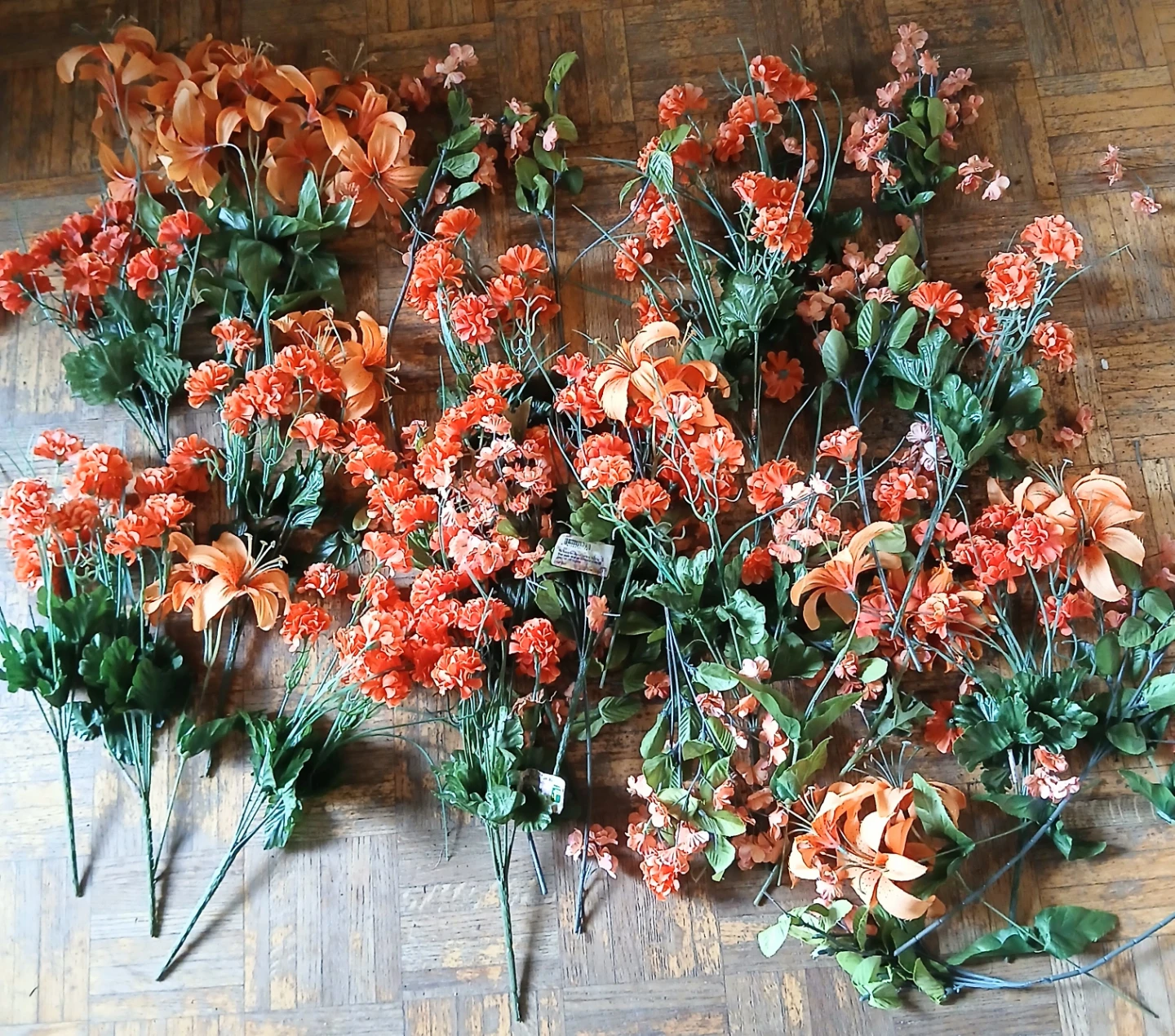 100 Piece Assorted Artificial Flowers - photo 3