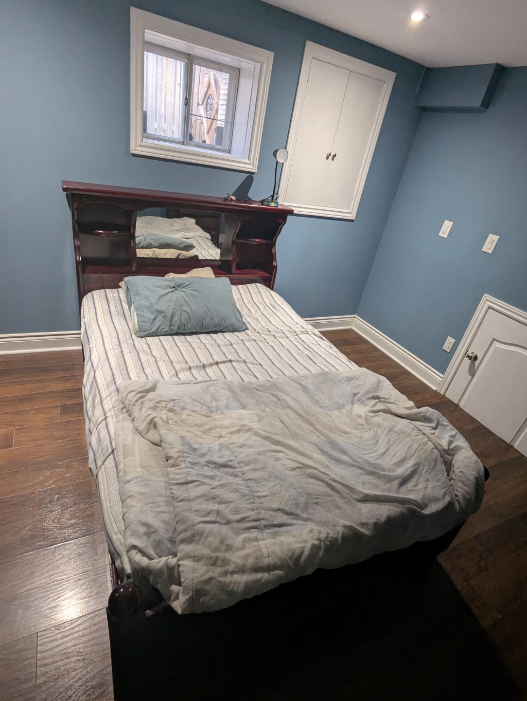 Queen bed with storage in good condition. - photo 2