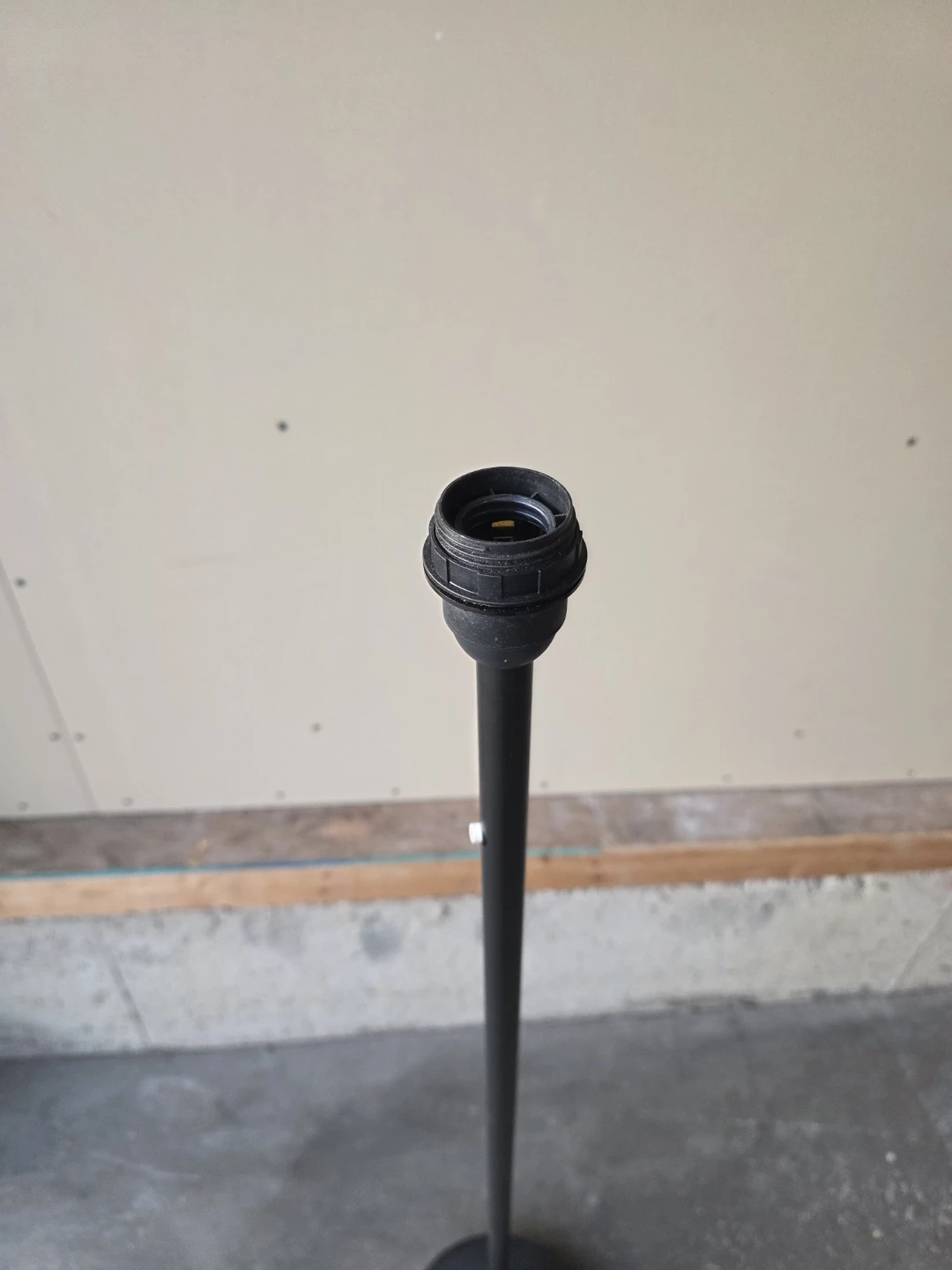 Minimalist black floor lamp base - photo 2