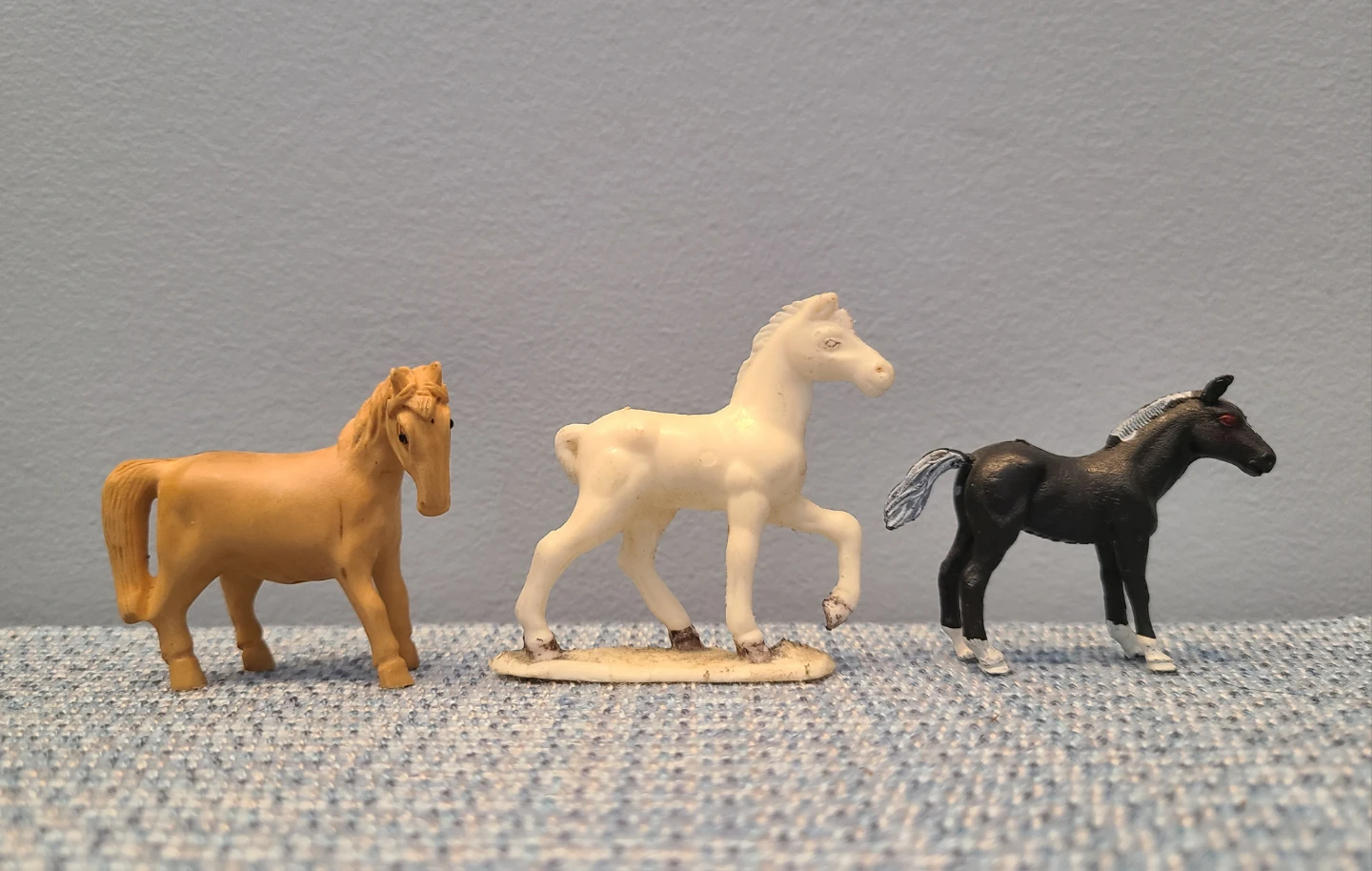 SIX Toy Horse Figures - photo 5