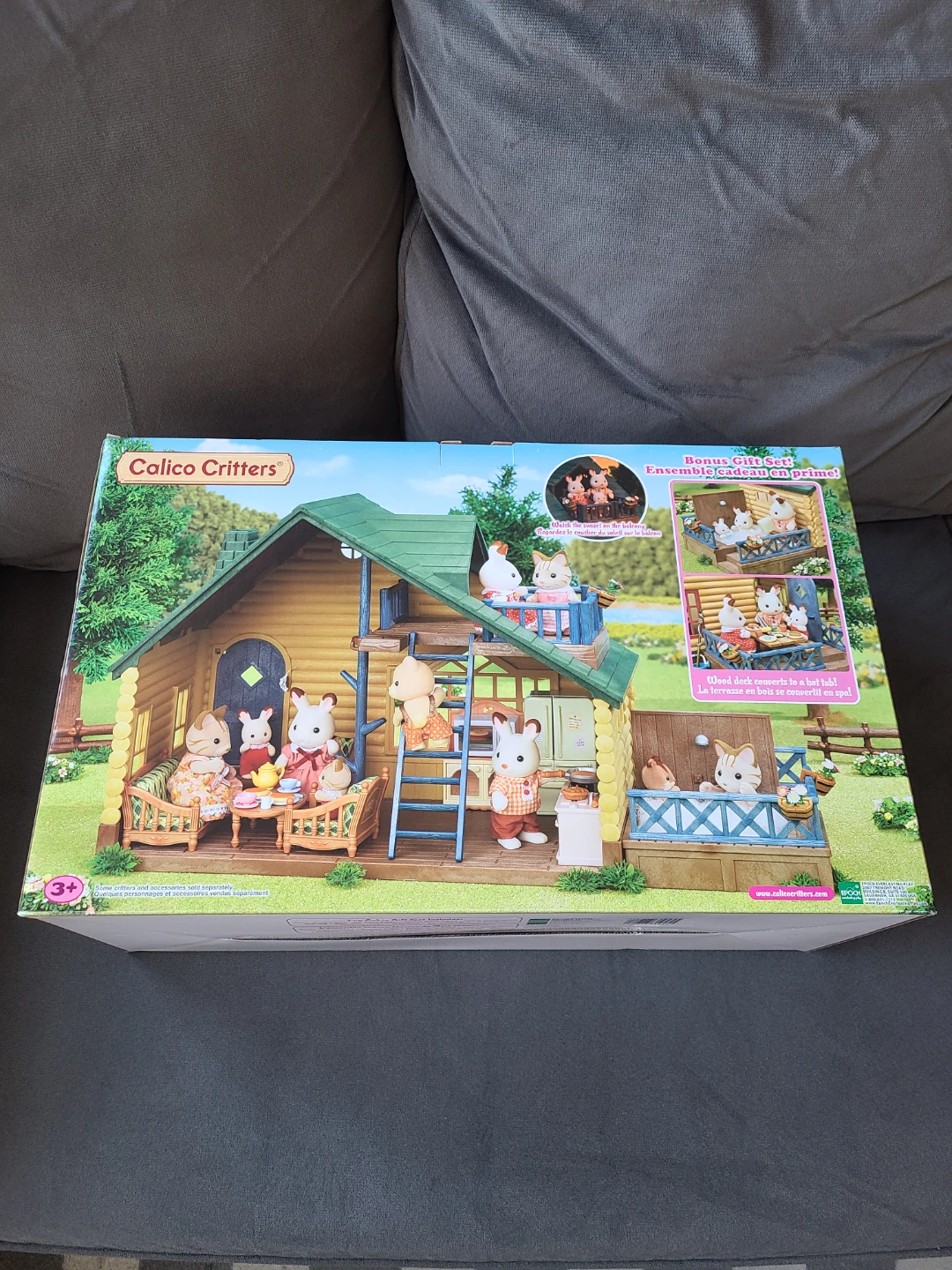 Calico Critters Log Cabin Gift Set Collectible Dollhouse 🏠 🏈 - photo 3