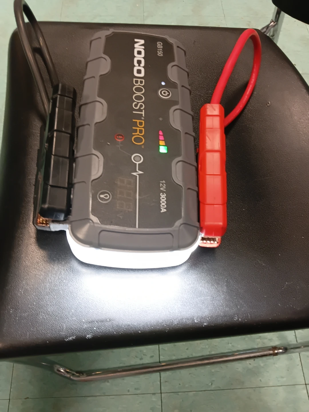 NOCO Boost Pro GB150 3000A Jump Starter - photo 2