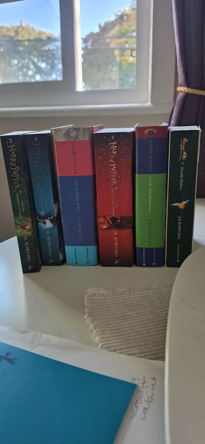 6 Harry Potter Books (2 Hardcover)