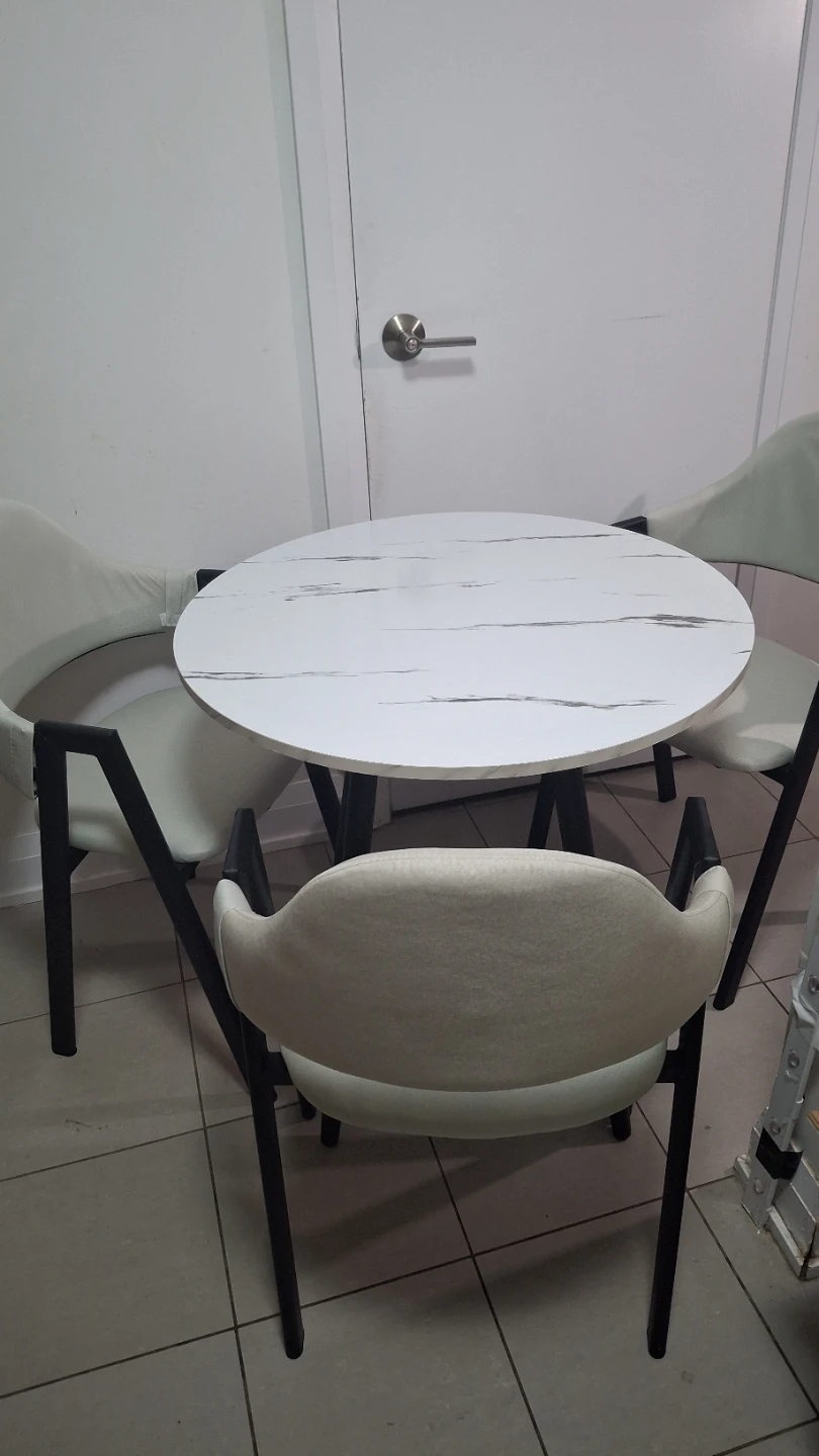 Dining table and chair set (three chairs and table) 🏈