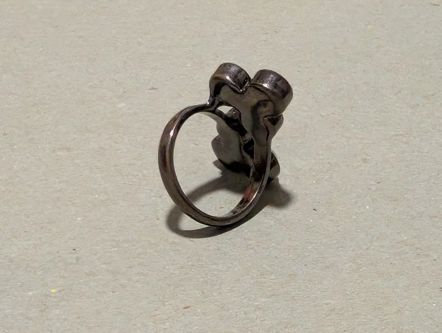 Jewellery: Gunmetal tone ring with crystals - photo 5