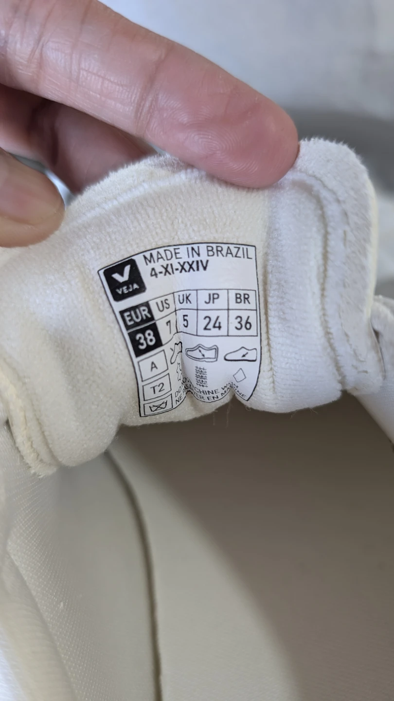 VEJA Sneakers - White and Gum Sole - photo 5