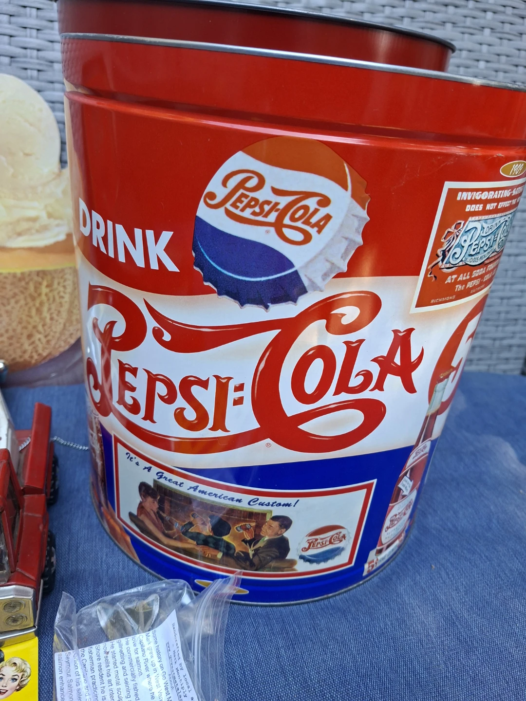 Bulk Vintage Bundle: Pepsi & Riley's Tins, Novelties - photo 2