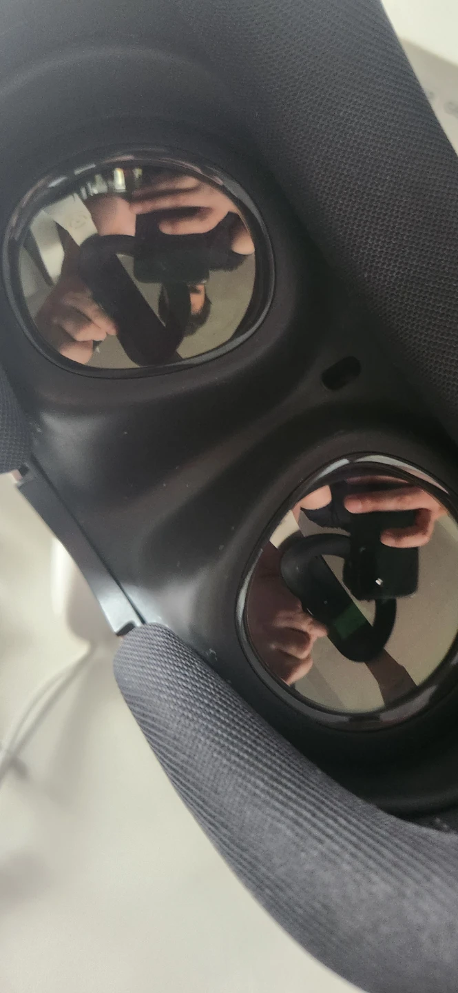 Meta Quest 3 128GB VR Headset with accessories - photo 5