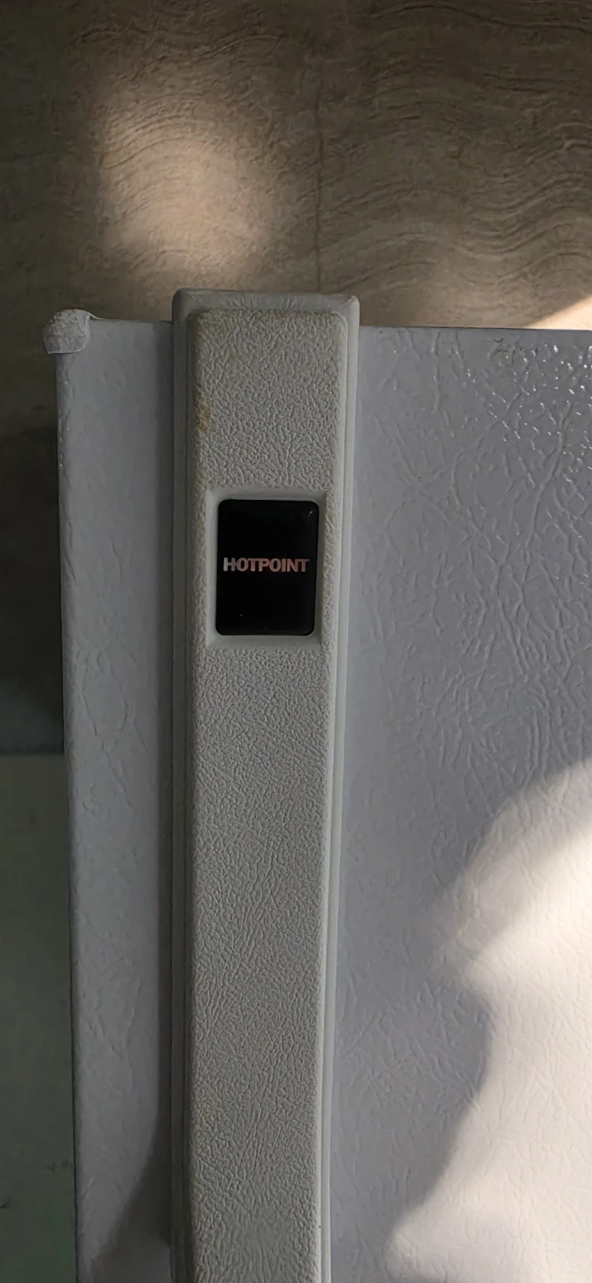 Hotpoint white top-mount refrigerator - photo 2