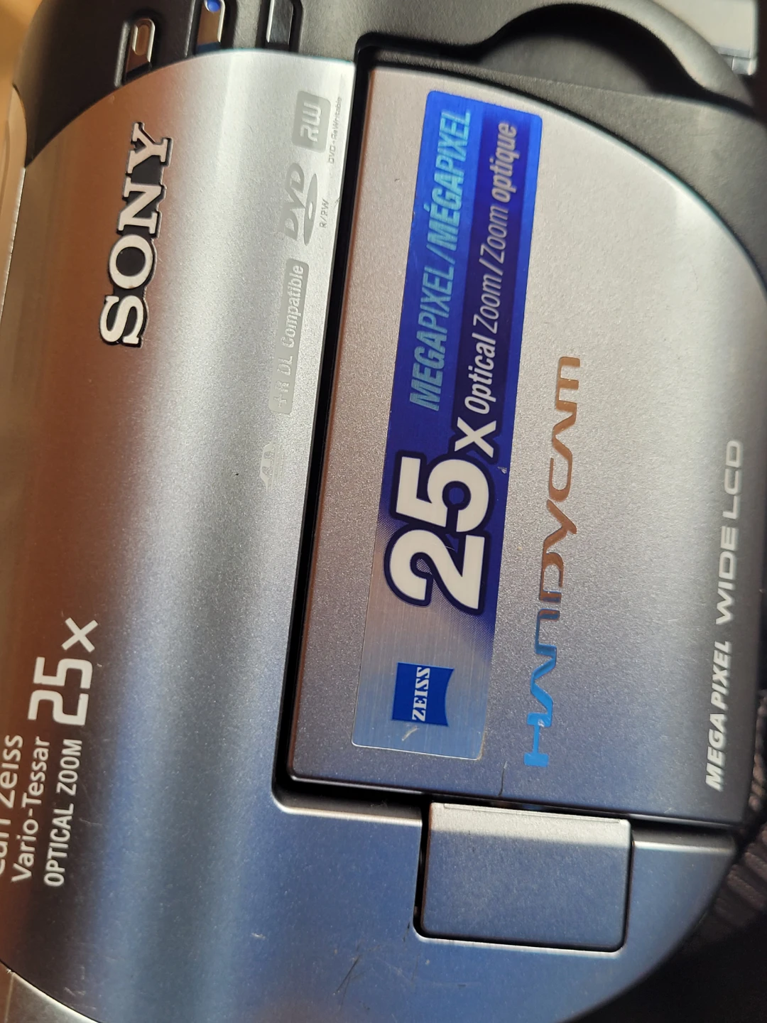 Sony Handycam DCR-DVD308 Digital Video Camera Recorder. - photo 2