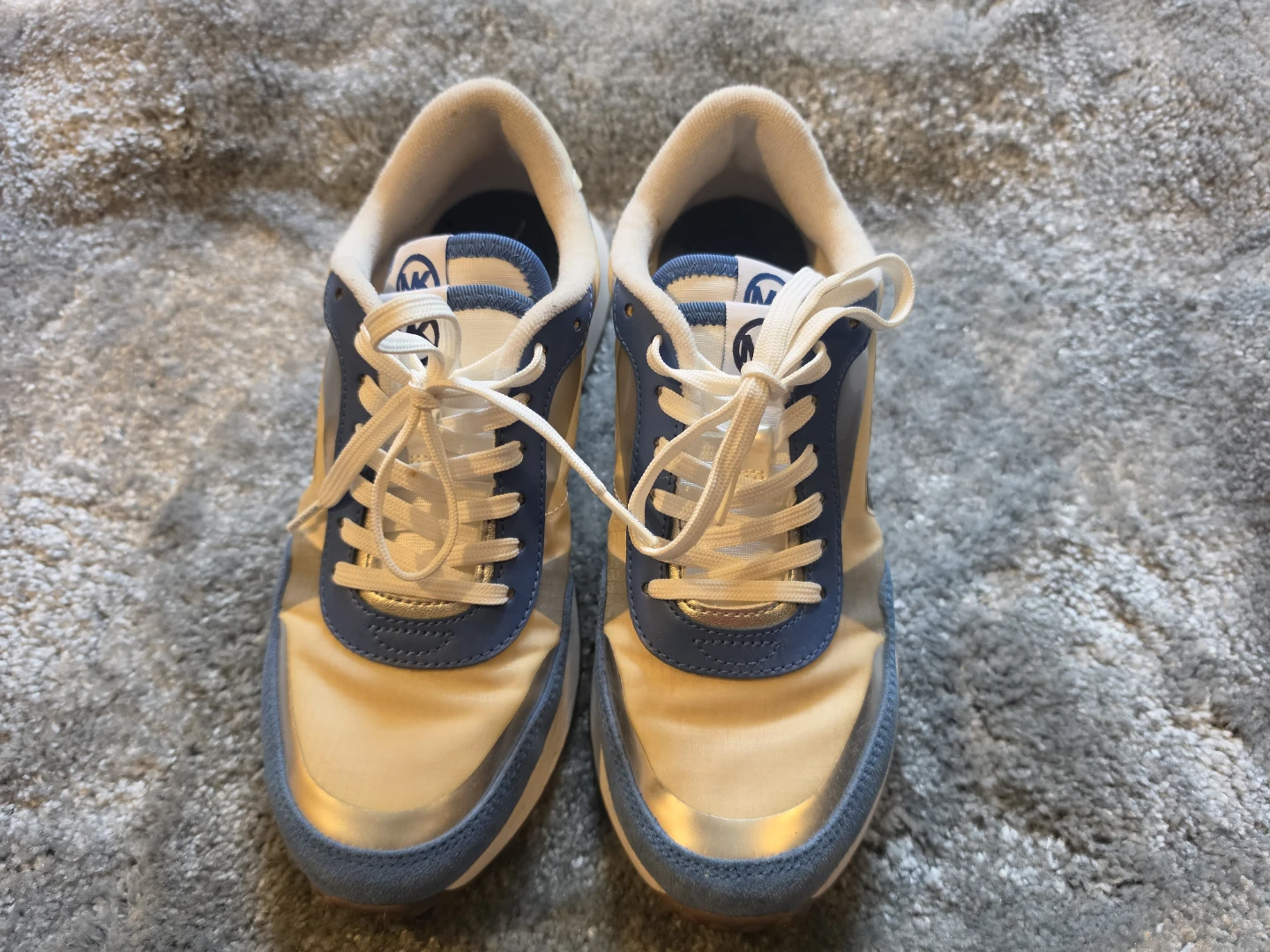 Women's shoes