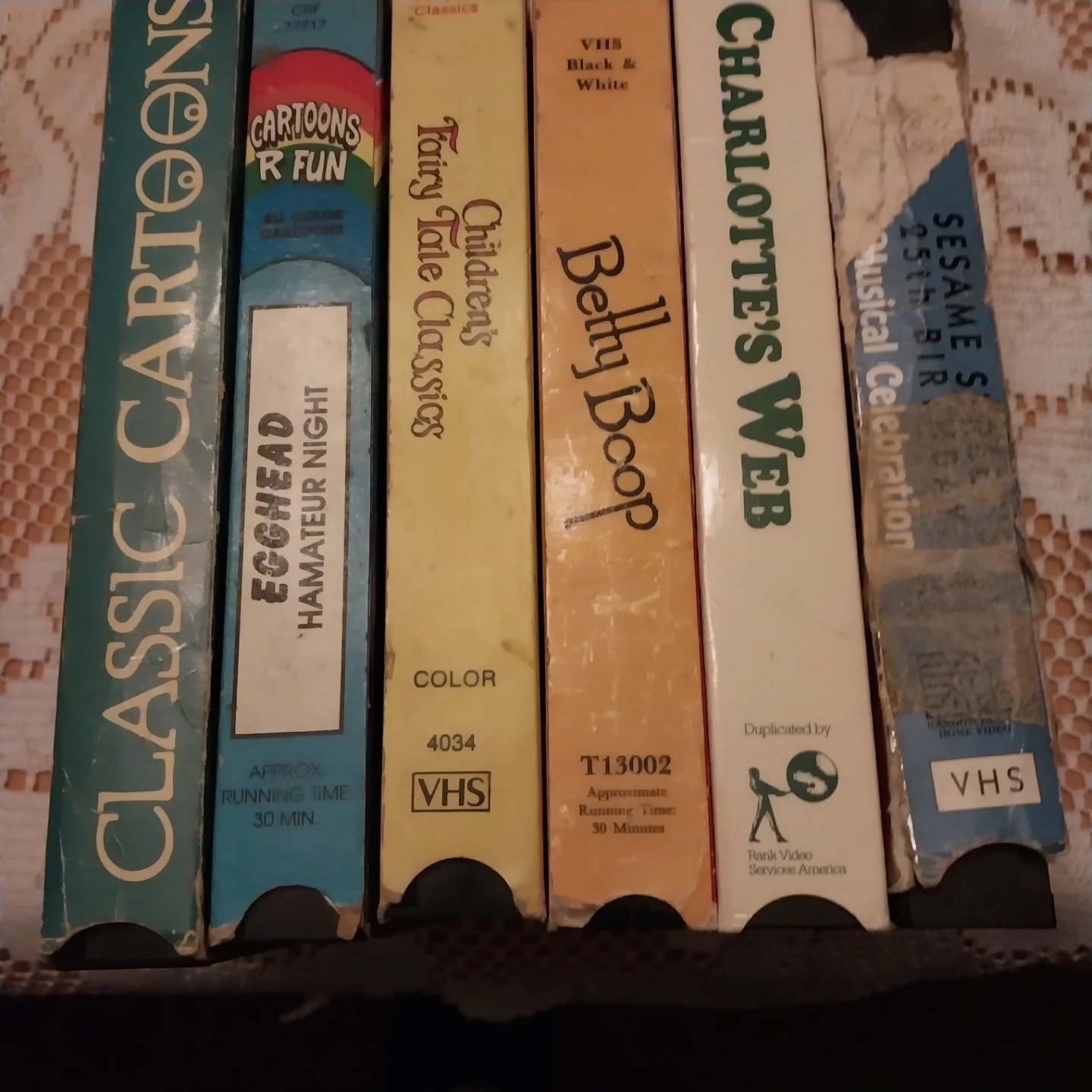 🏈Set of 6 Classic Children's Cartoon VHS Tapes 🏈 - photo 2