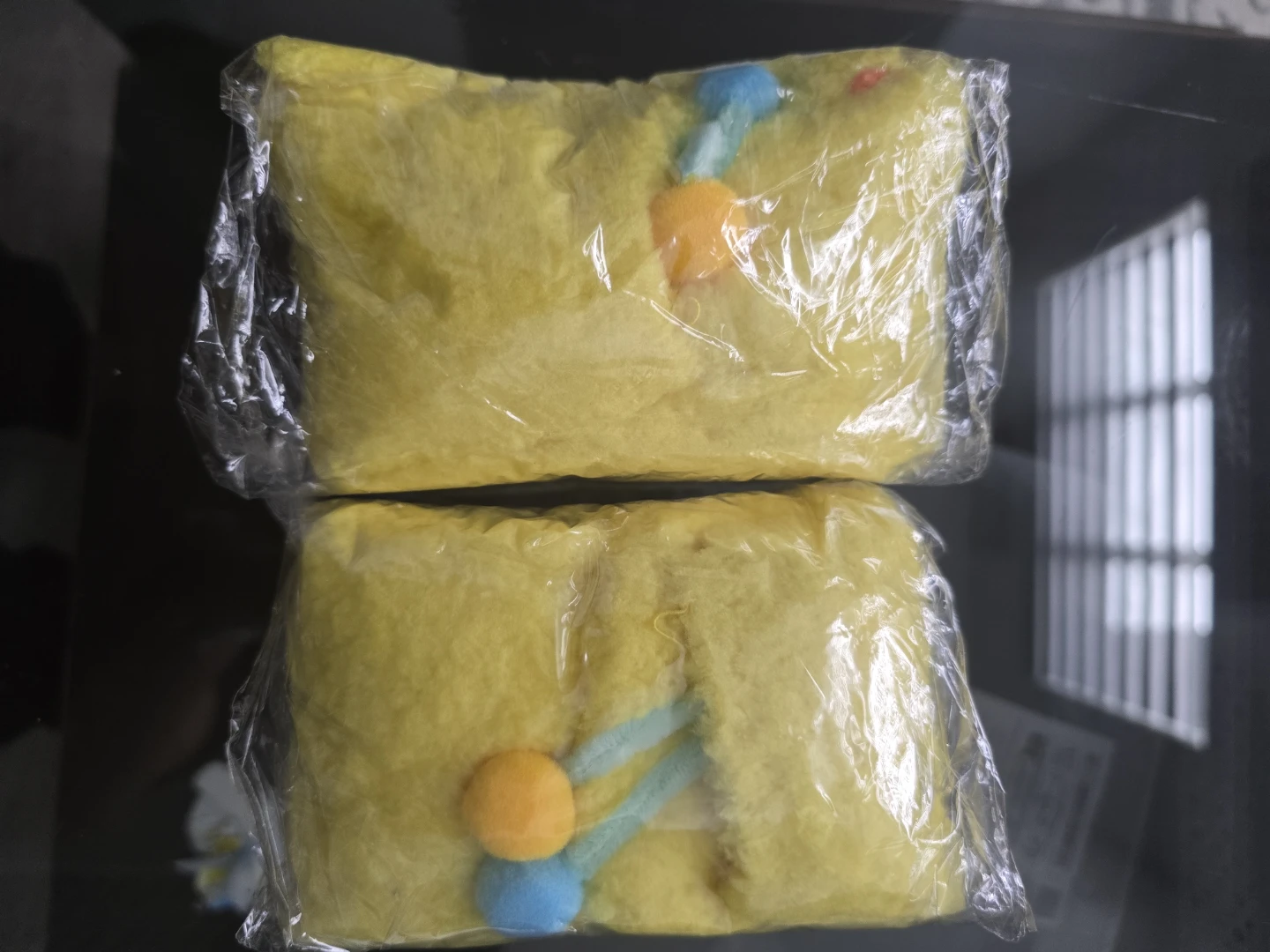 2 sets Yellow fuzzy character socks - photo 5