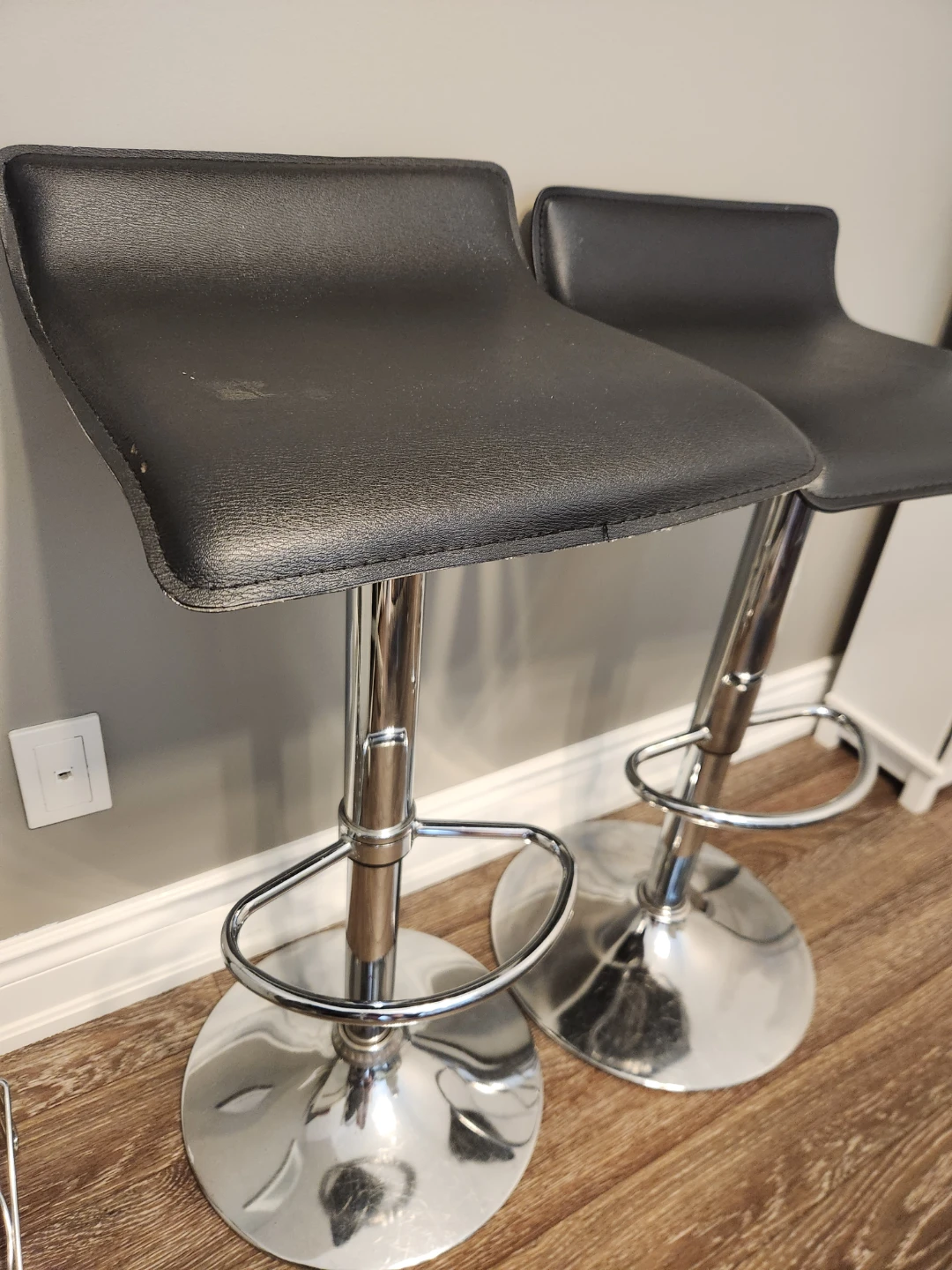 Set of 2 Black Adjustable Bar Stools - photo 3