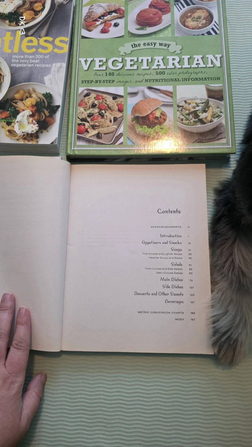 Set of 3 Vegetarian & 1 Vegan Cook Book - photo 3