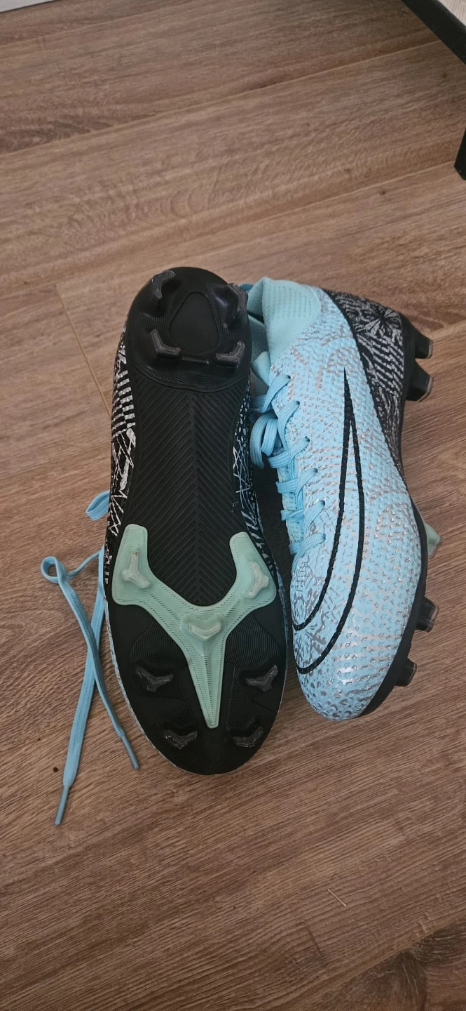 Women Soccer Cleats - photo 4