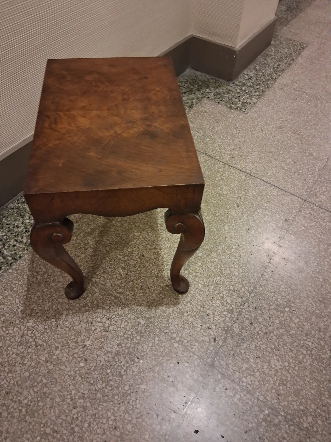 Small Wooden Side Table with Cabriole Legs - photo 5