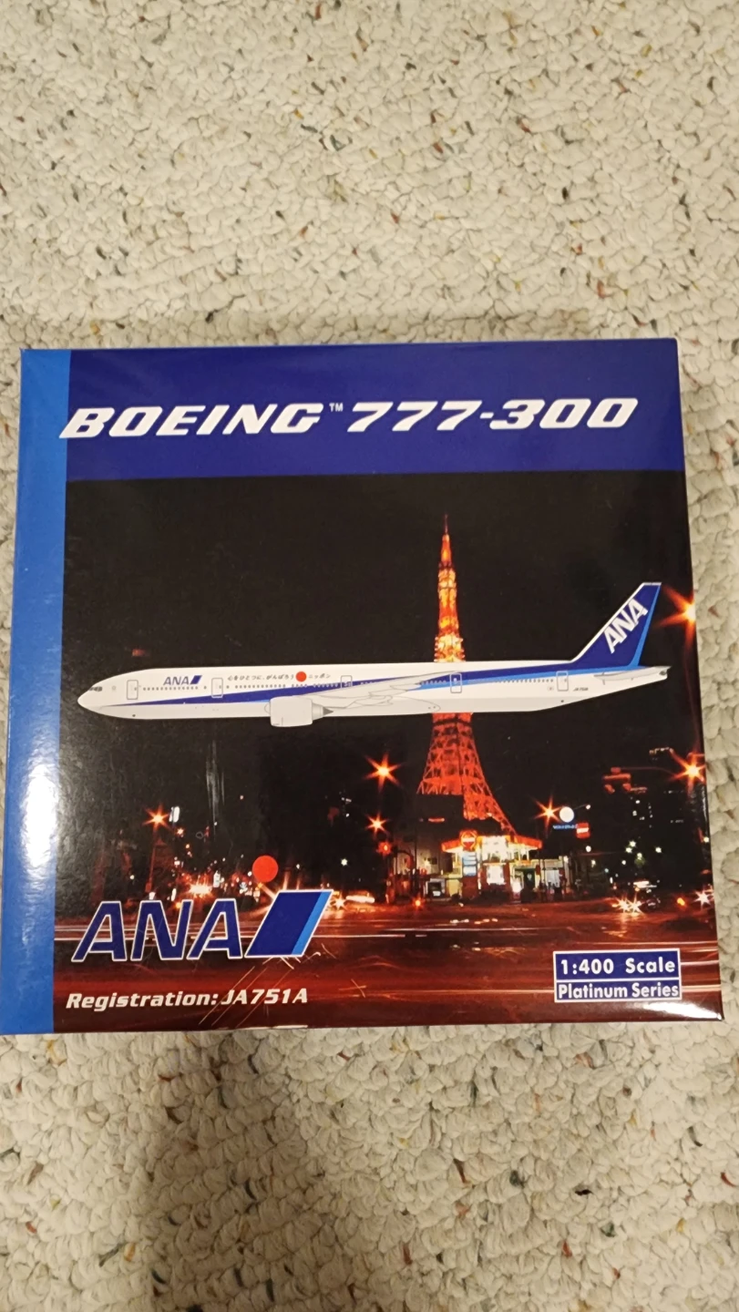 ANA Boeing 777-300 Platinum Series 1:400 Scale Model