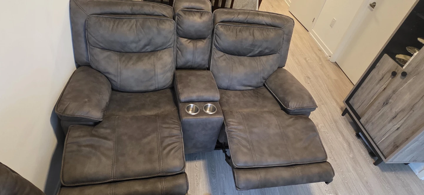 Laresview Reclining Loveseat with Console - photo 2