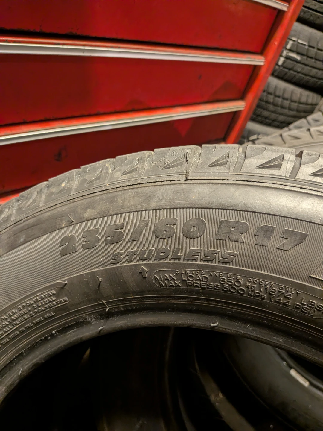 Michelin Latitude X-Ice Tires 235/60R17 - photo 3