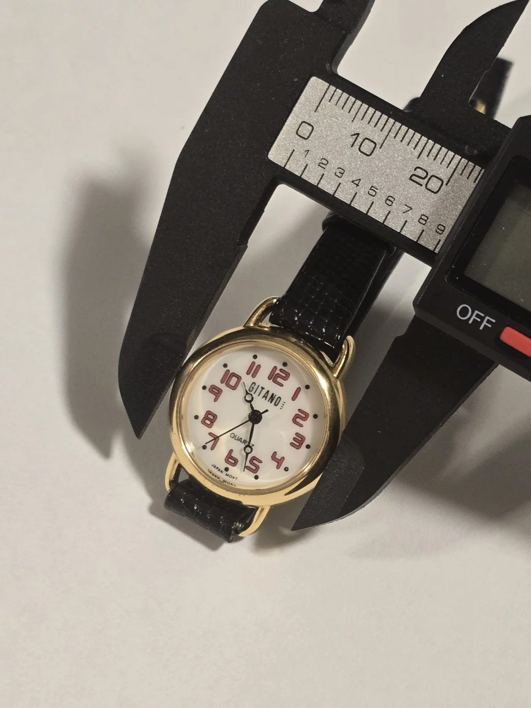 Gitano Women 24mm red numbers Quartz Watch NEW BATTERY - photo 4