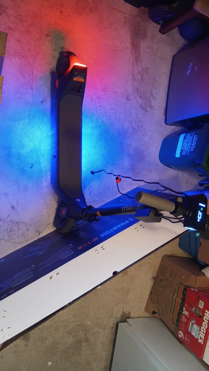 Apollo Phantom V2 Electric Scooter - photo 2