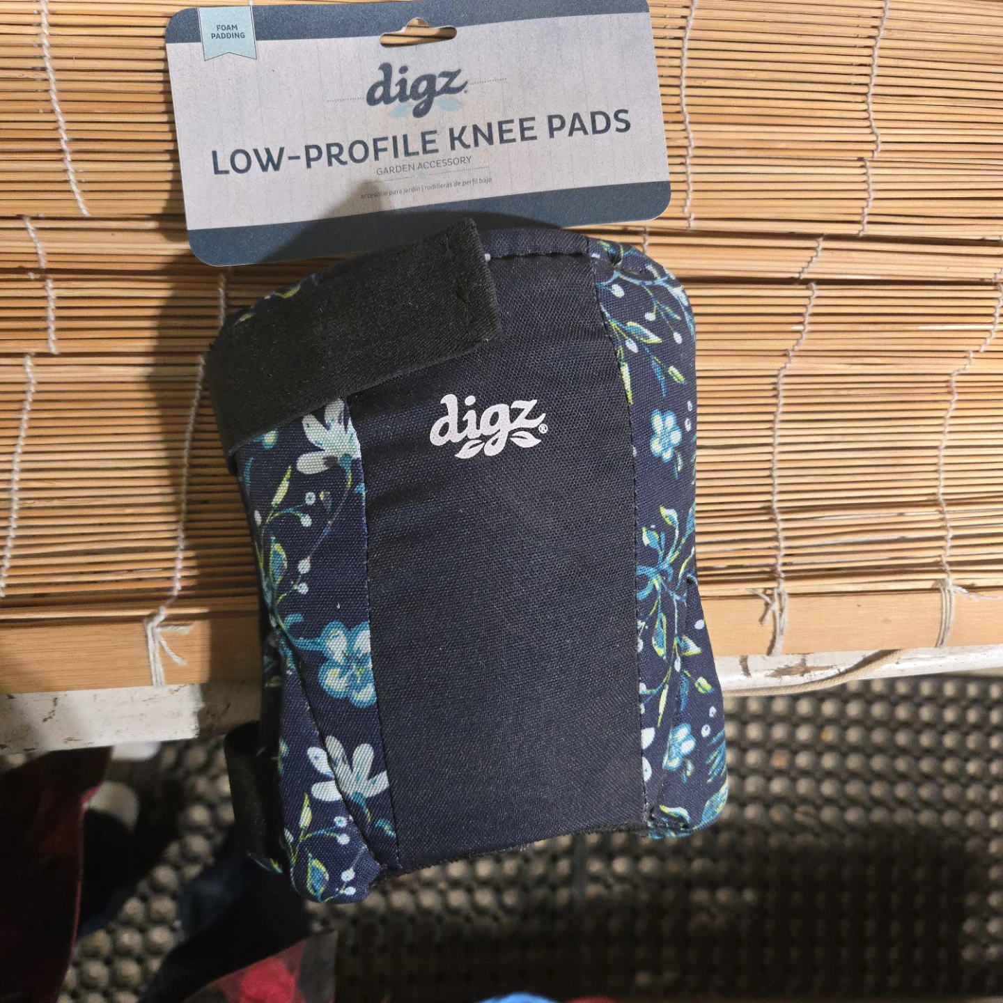 KNEE PADS
