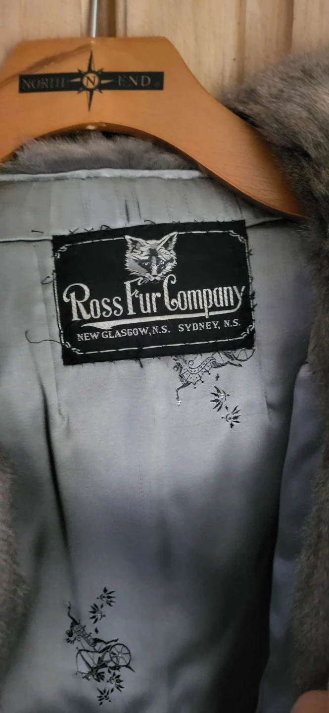 Mink coat/shawl by Ross Fur Co. - photo 5