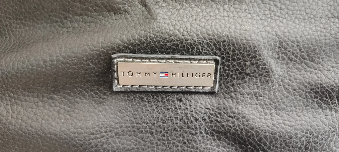 Tommy Hilfiger Black Toiletry Bag - photo 2