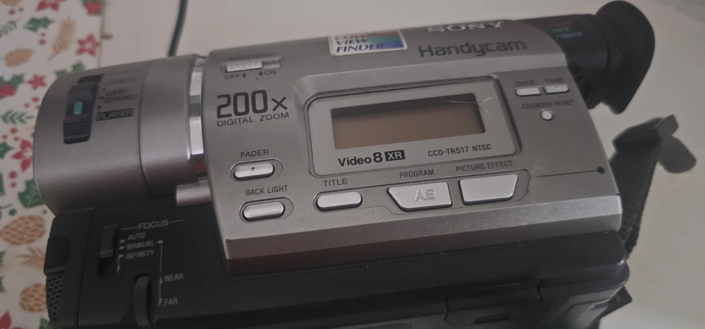 Sony Handycam Video 8 XR CCD-TR517 Camcorder