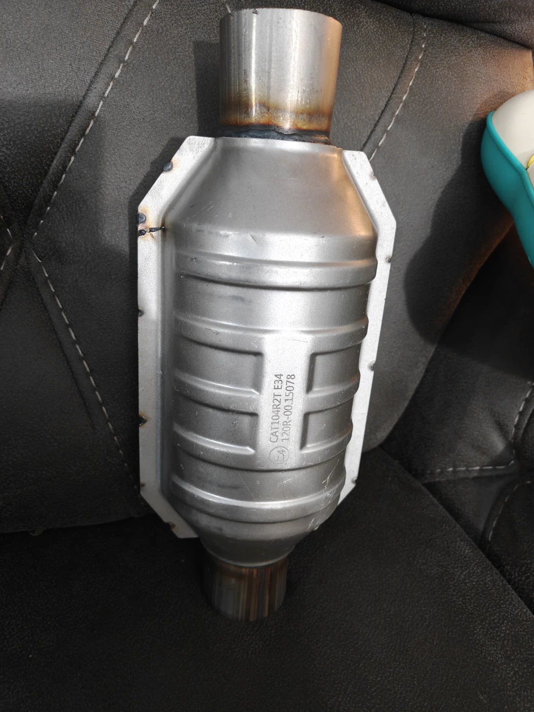 Universal Catalytic Converter CAT104R2T - photo 2