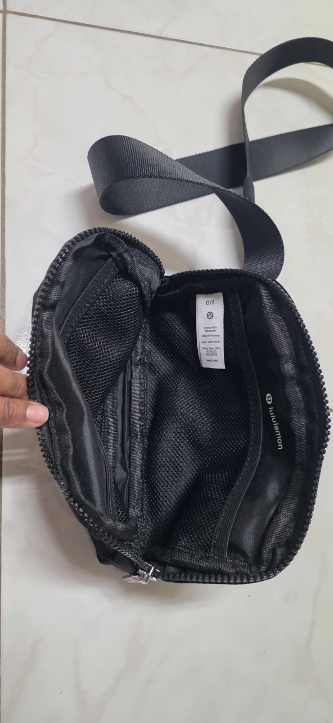 Lululemon Everywhere Belt Bag - Black - photo 3