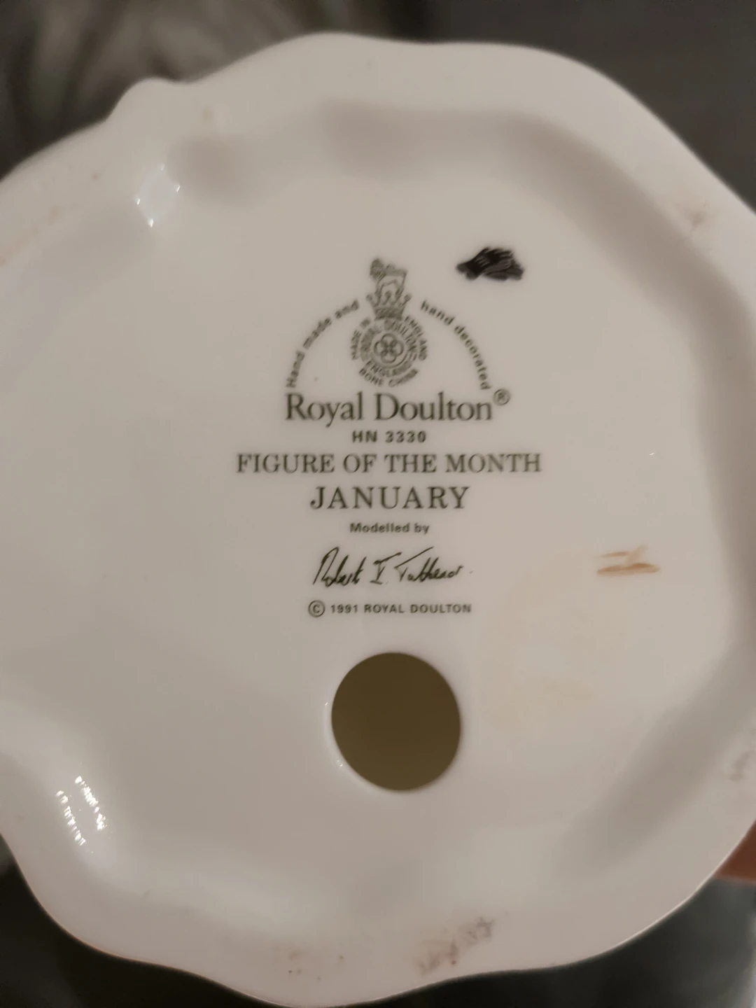 Royal Doulton Figure of the Month January HN 3330 - photo 2