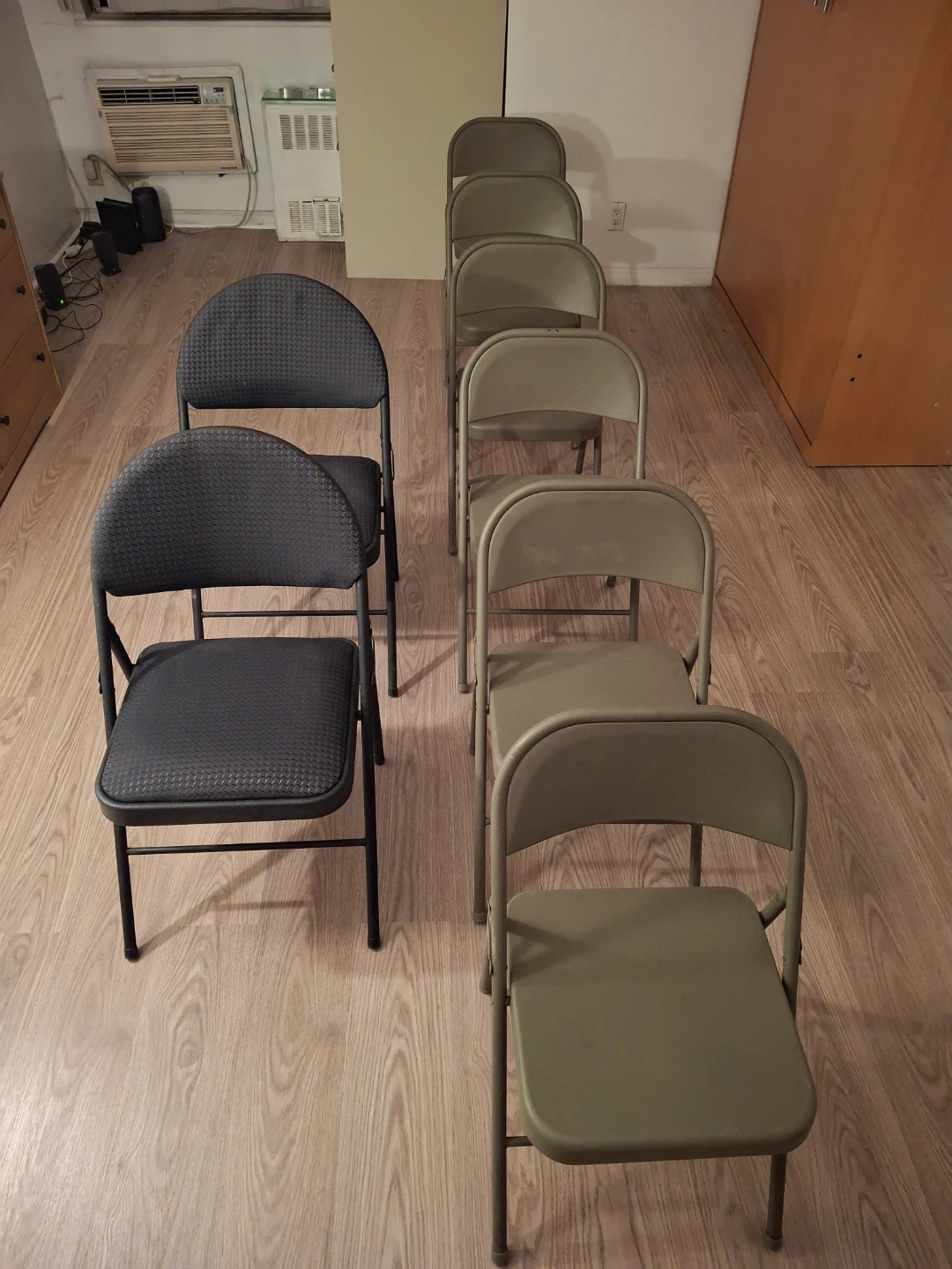 Set of 8 Folding Chairs