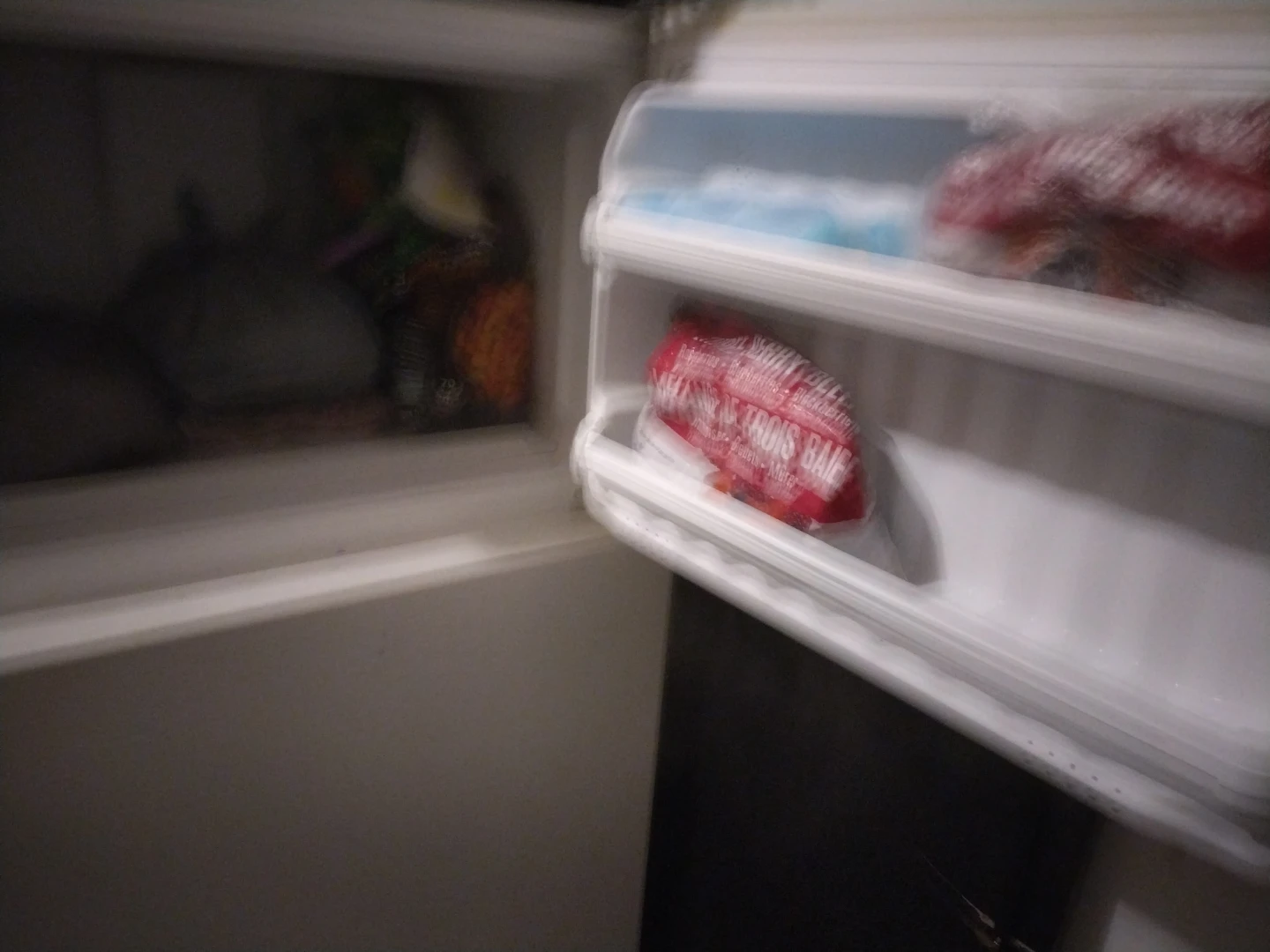 White Top-Freezer Refrigerator - photo 2