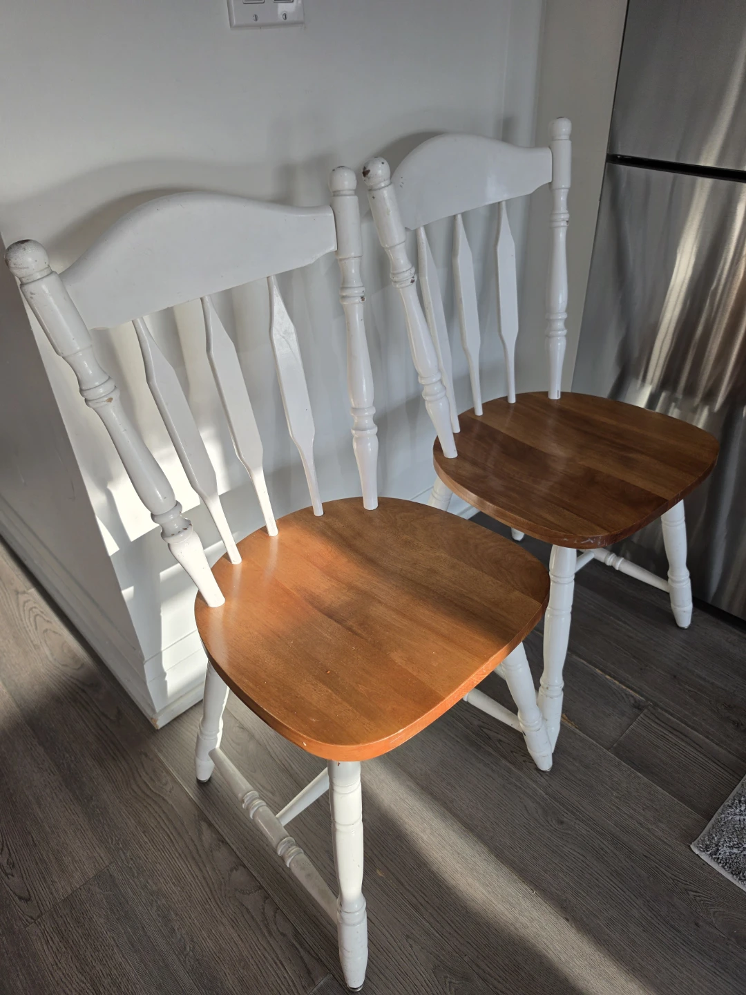 Two-tone wooden dining chairs - photo 4