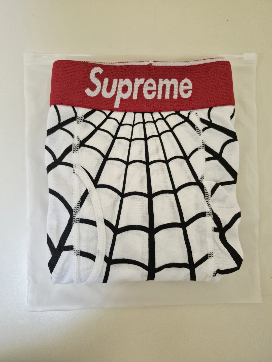 🏈Supreme Hanes Spider Web Boxer size M