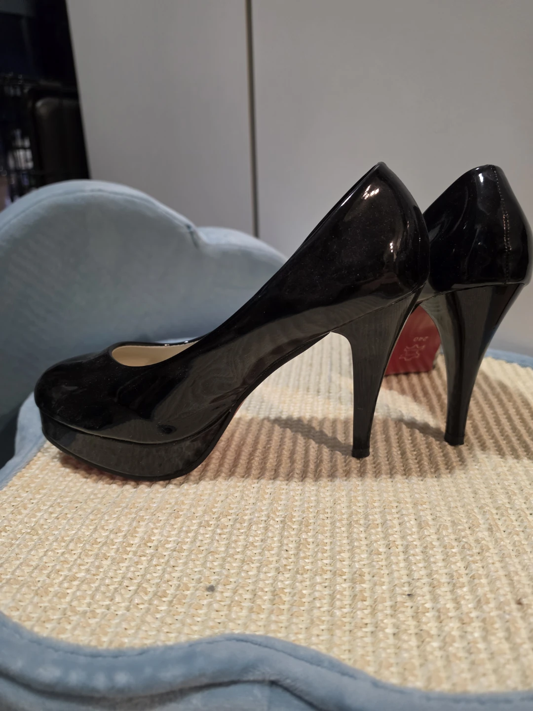 7US Wei Tao Black Patent Heels - photo 2