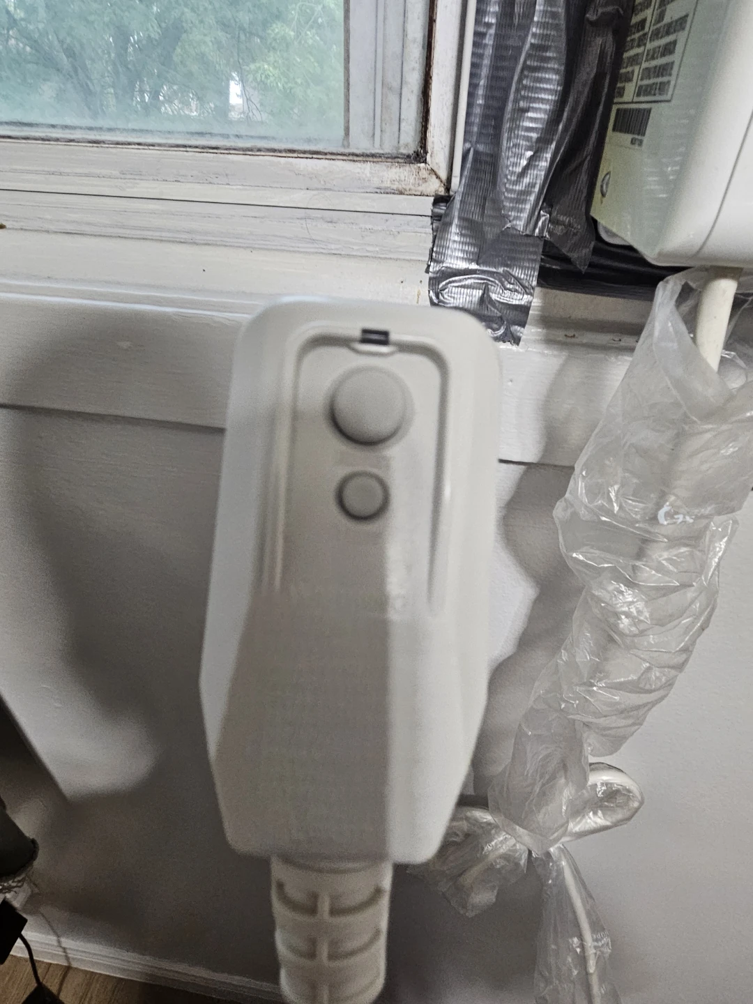 LG LW6 Window Air Conditioner - photo 3