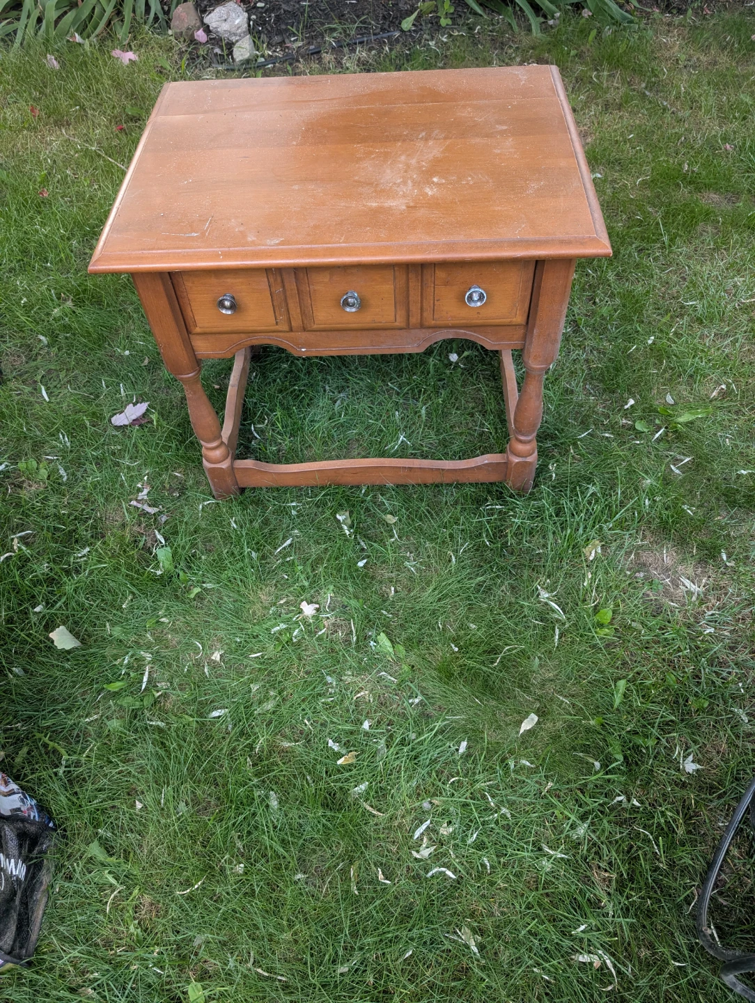 Vilas Side table