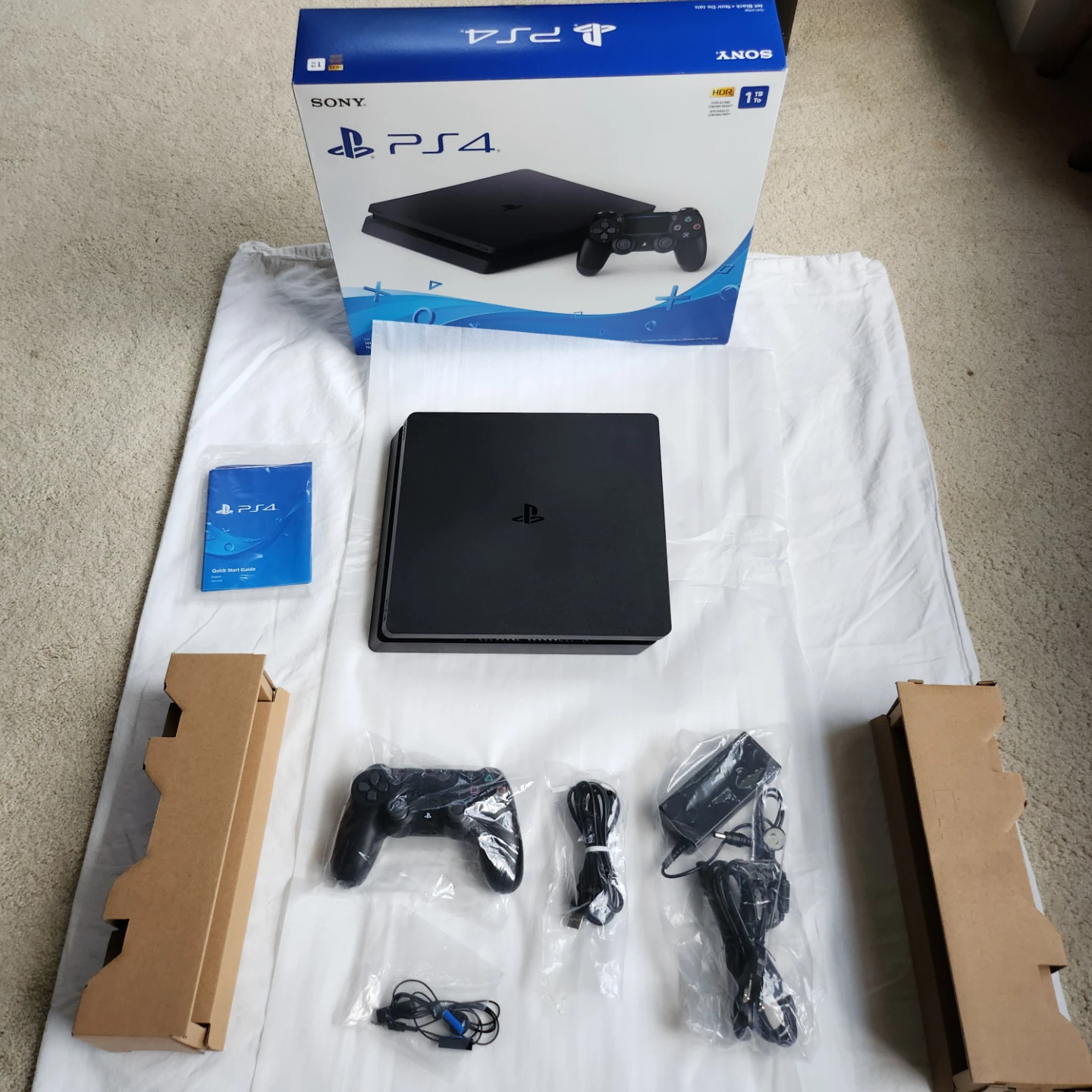Sony PlayStation 4 Slim 1TB Jet Black Complete in Box