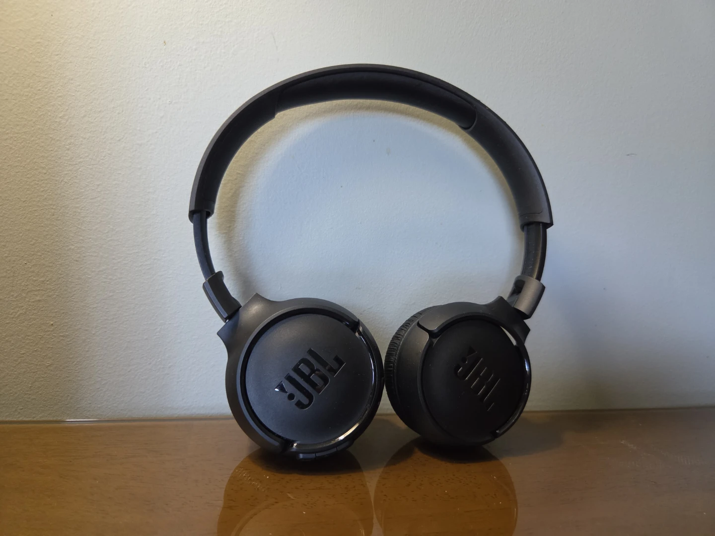 JBL Tune Bluetooth Headphones with Accessories - photo 2
