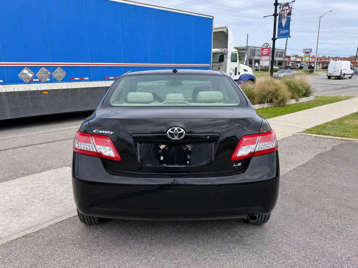 2010 Toyota Camry LE - photo 5
